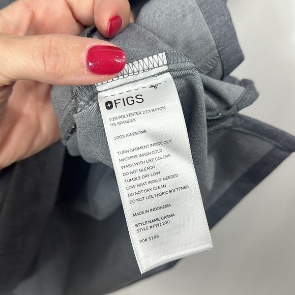 Figs Women’s Casma three pocket scrub top size large. Gray. NWT. - Picture 9 of 11